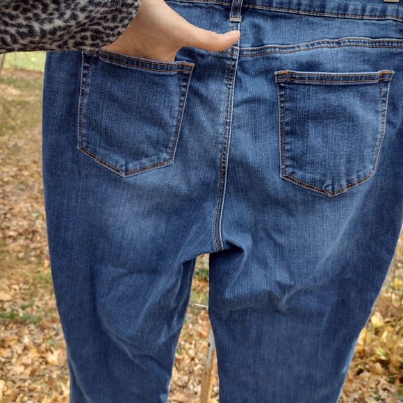 The Platinum faded Jegging size 2 by Chicos - Picture 5 of 10